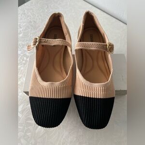 CUSHIONAIRE Women's Petal Mary Jane Knit Flat with + Memory Foam  size 7.5